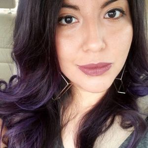 Meet your Posher, Claudia